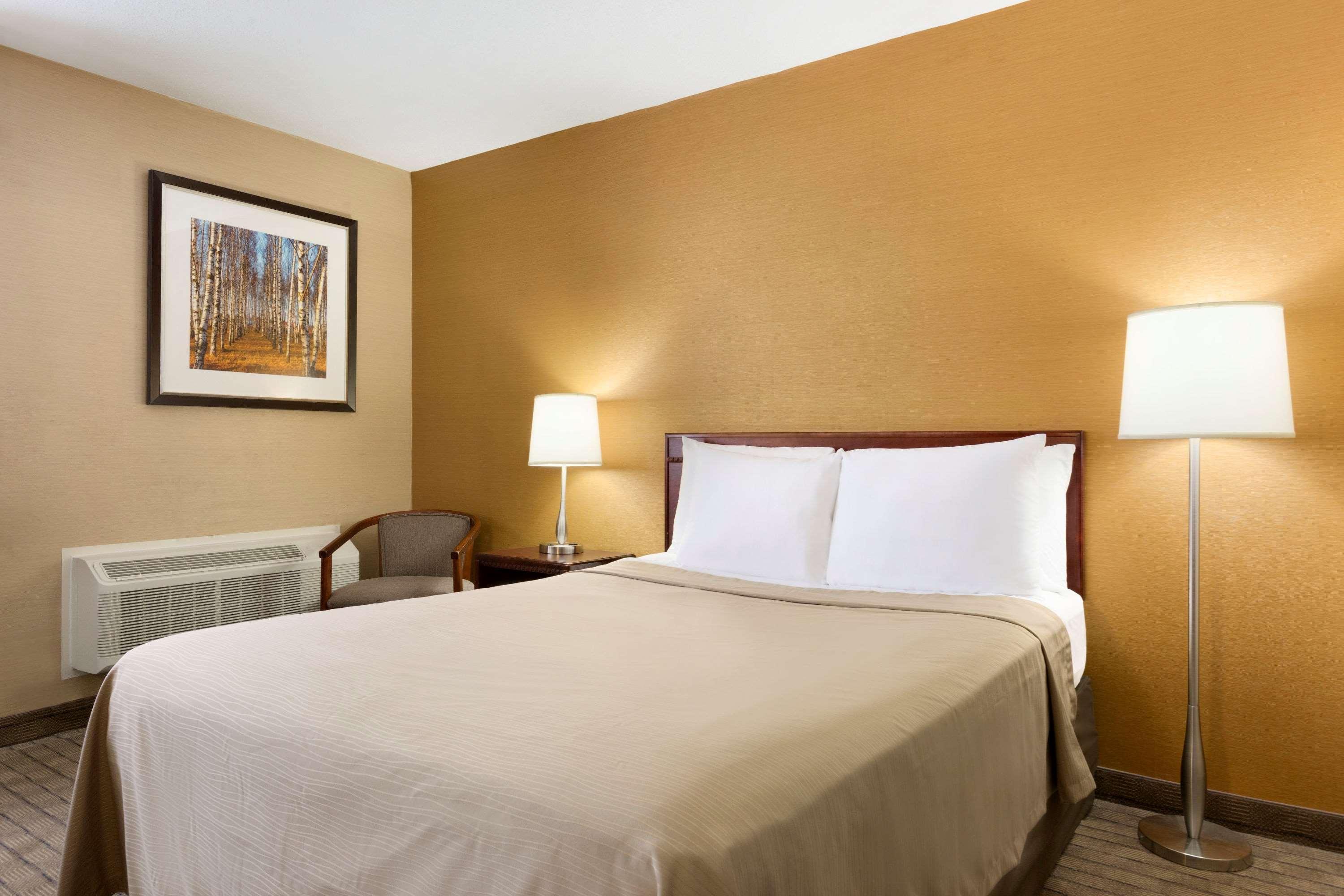 Travelodge By Wyndham Toronto East Exterior photo
