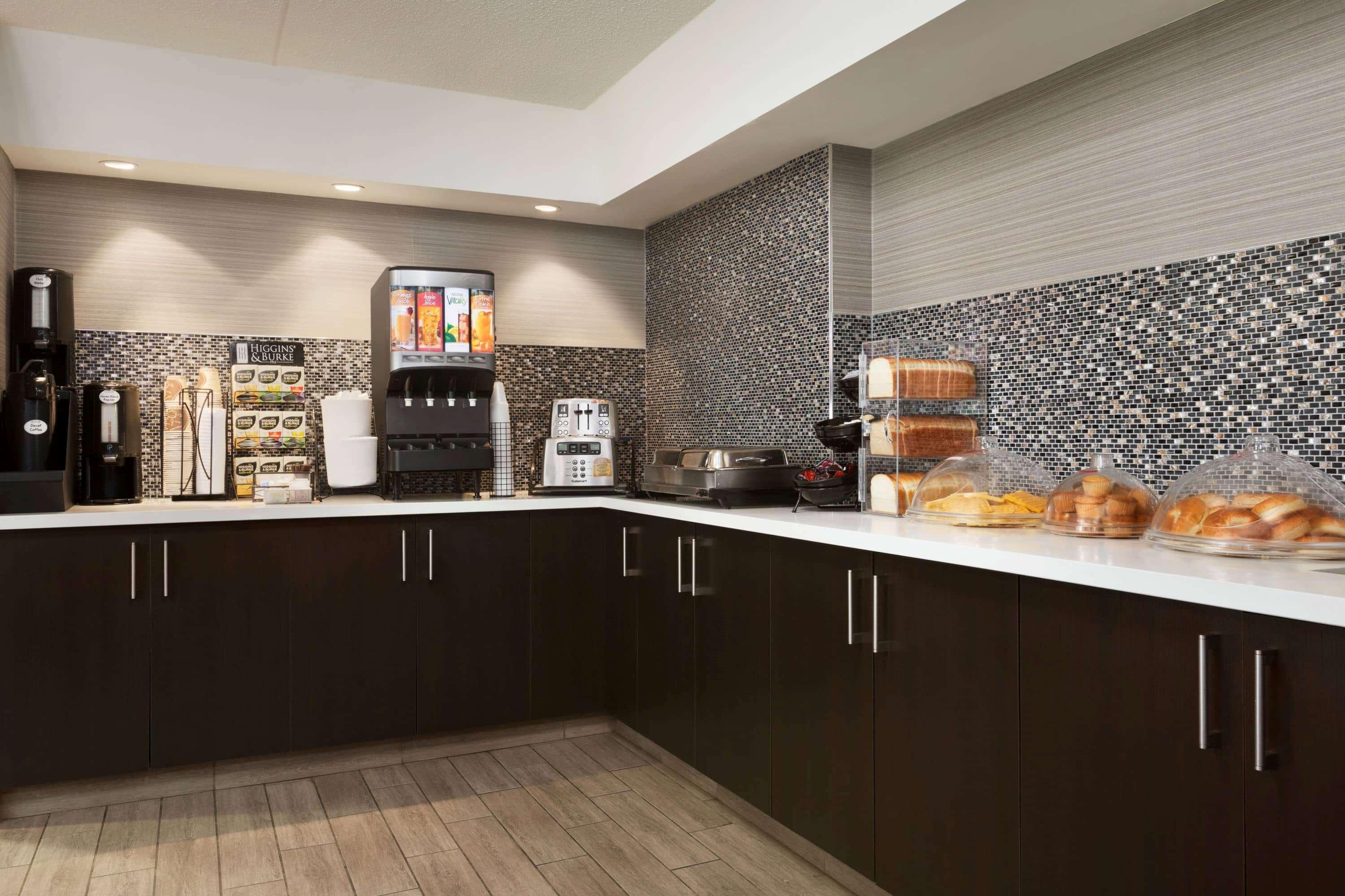 Travelodge By Wyndham Toronto East Exterior photo