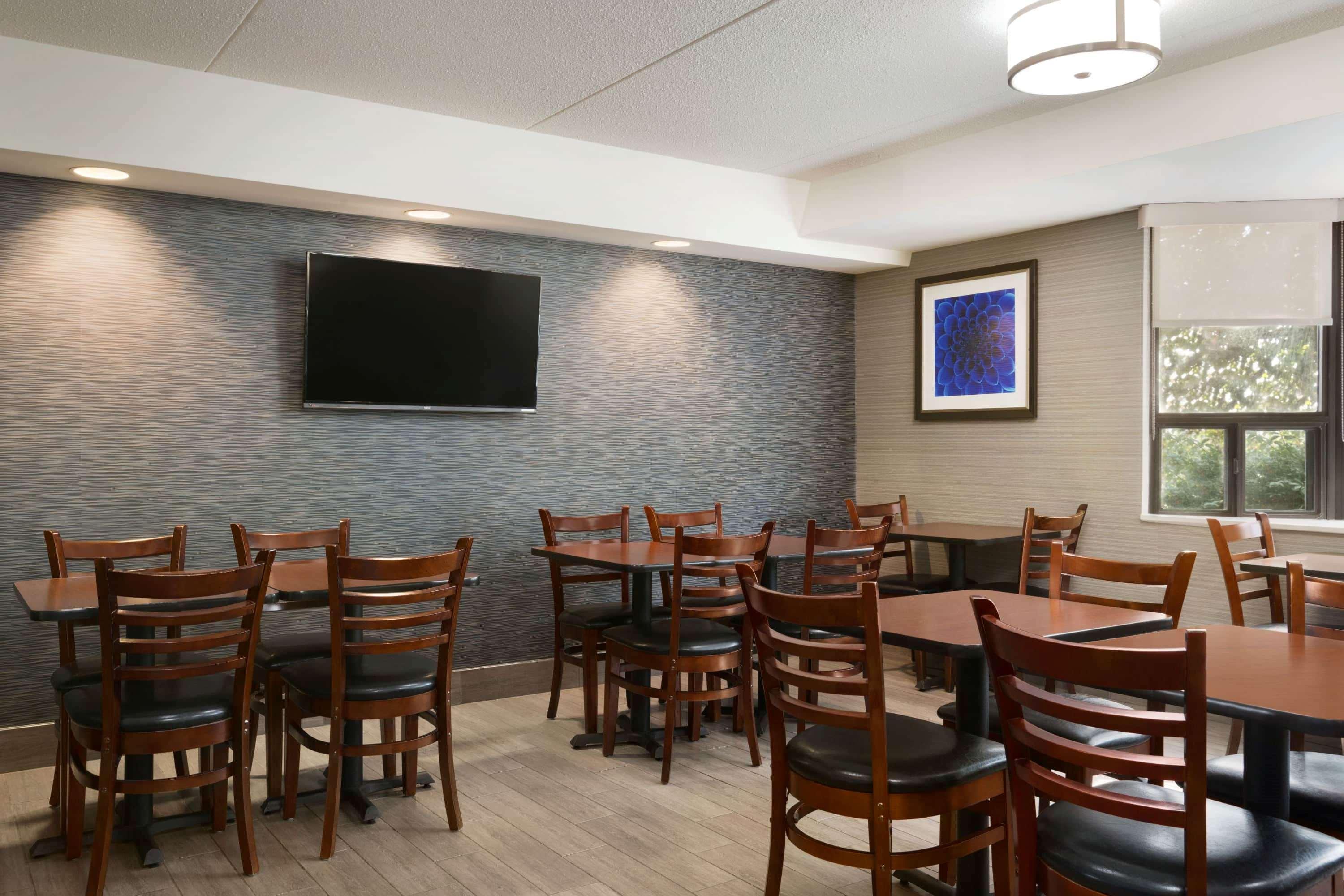 Travelodge By Wyndham Toronto East Exterior photo