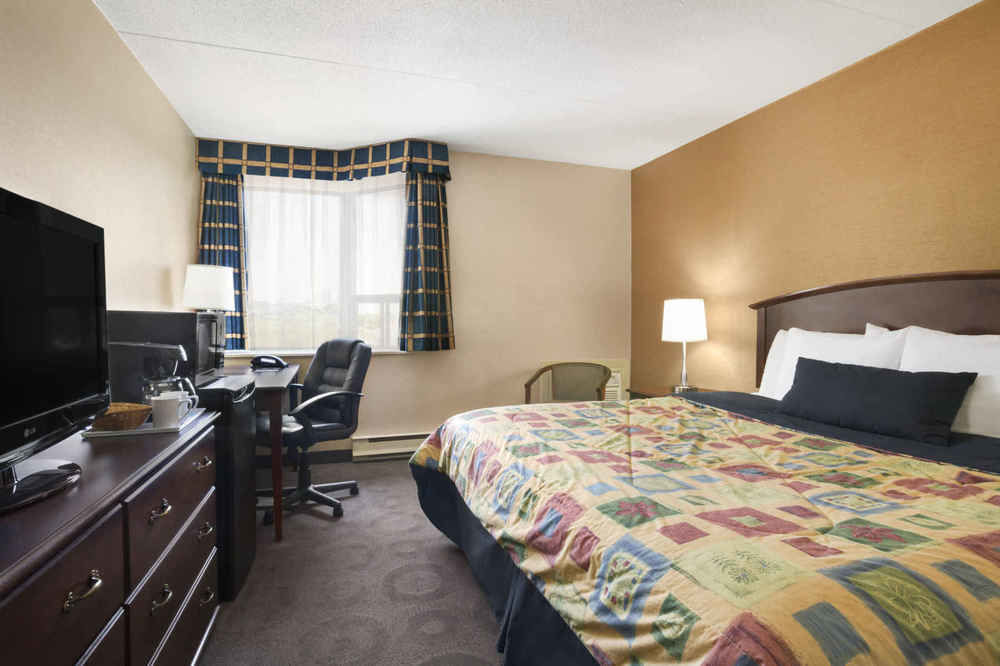 Travelodge By Wyndham Toronto East Exterior photo